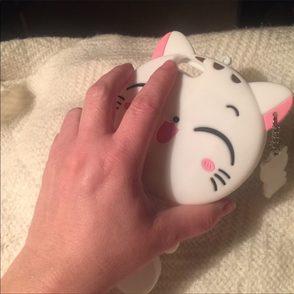 💐 Trisha Paytas White Kitty Cat charm phone case - Picture 2 of 8